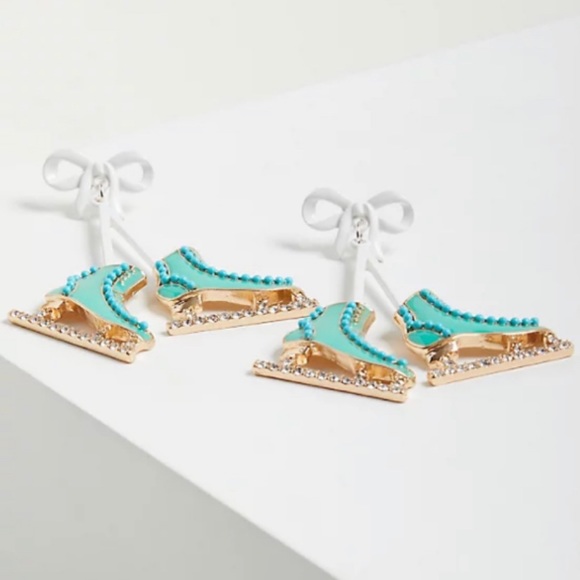 🆕 Figure Skates & Bow Hanging Earrings New! NWT Torrid - Picture 2 of 2